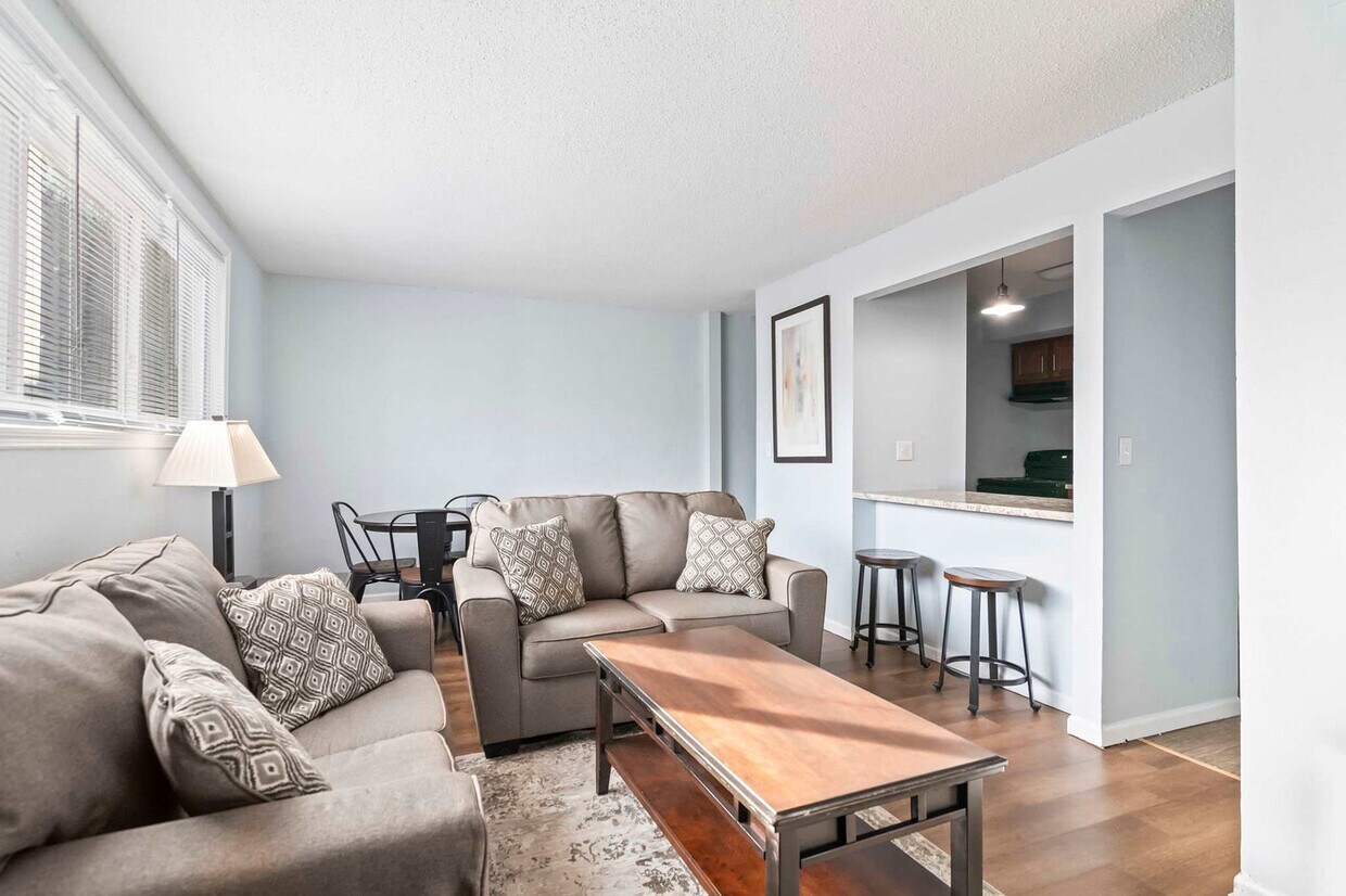 Foto principal - 2309 Cherry Hills Dr