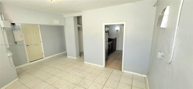 Building Photo - 4419 NW 17th Ave