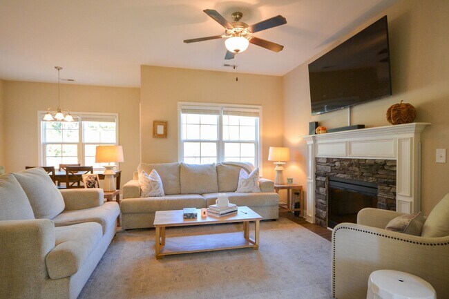 Building Photo - Beautiful 3 Bedroom Home in Everett's Creek Community