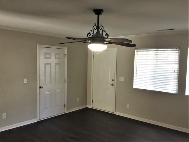 Building Photo - 115 Walnut Crossing Dr