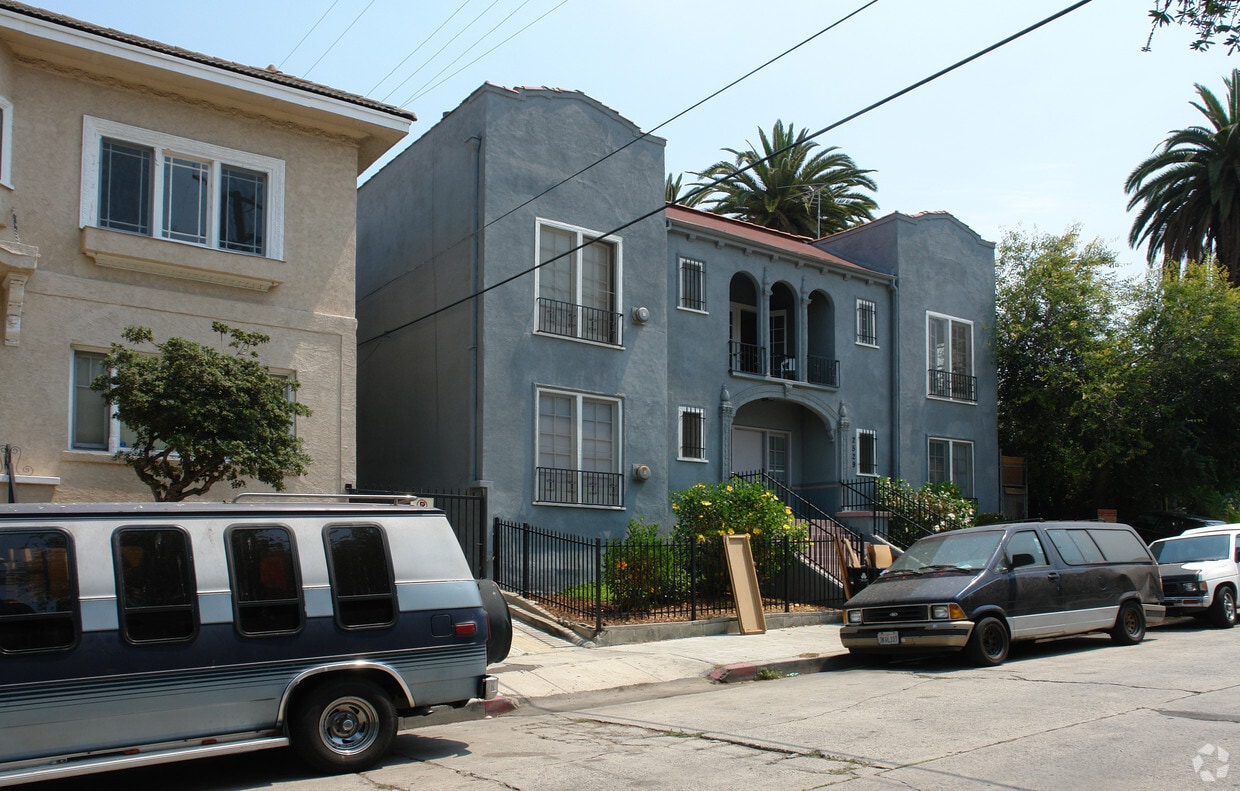 2529 W 4th St - Knob Hill Apartments