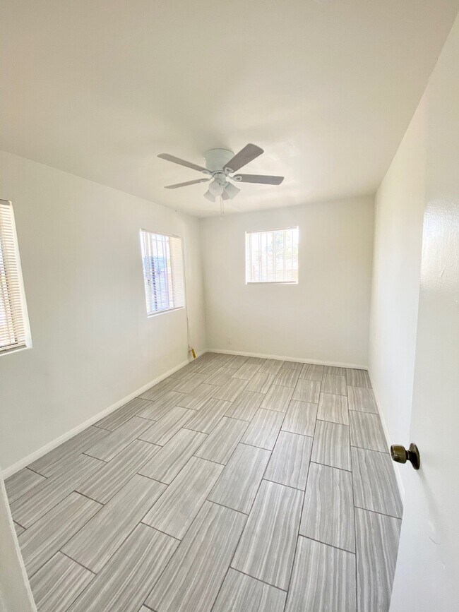 Foto del edificio - National City Move In Special 3 Bedroom 1 Bath Duplex with Views, Laundry and 2 car garage