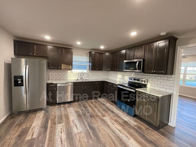 Building Photo - 1905 S 15th St