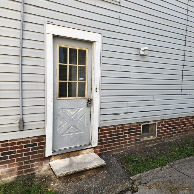 Building Photo - 896 Delia Ave