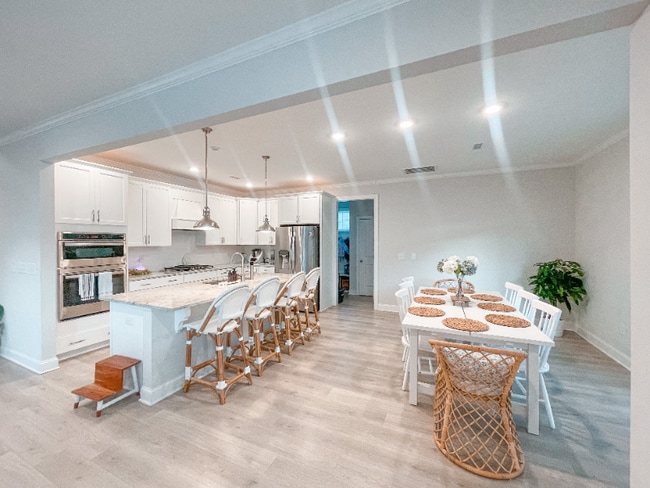 Foto del edificio - 121 Sweet Briar Ln