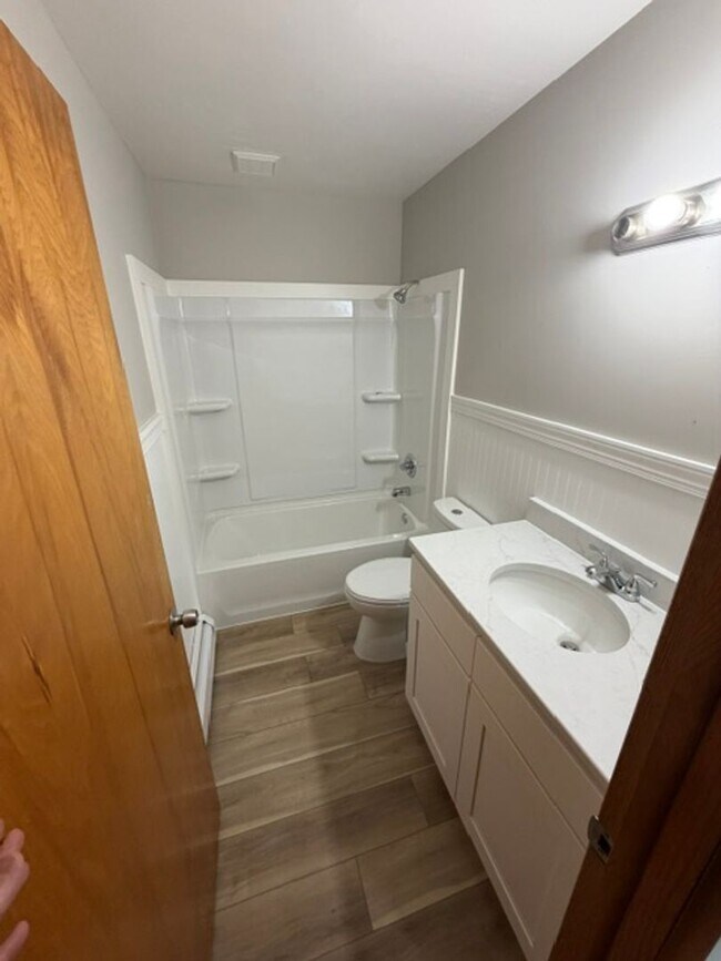 Building Photo - 523 Mishler Rd