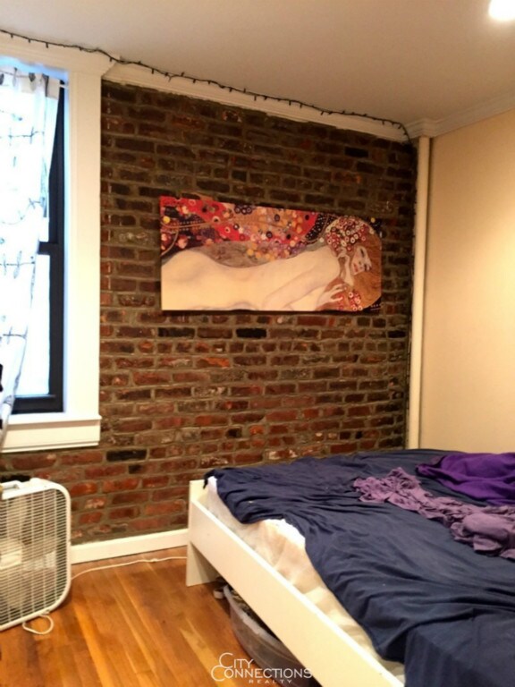 Foto del edificio - 230 E 7th St