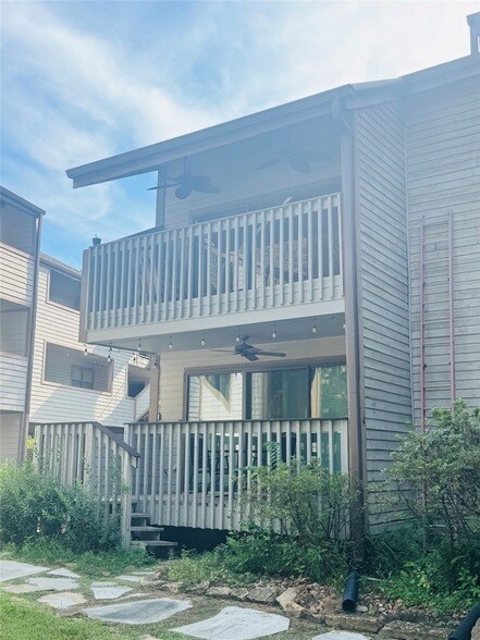 Building Photo - 3900 Aspen Dr