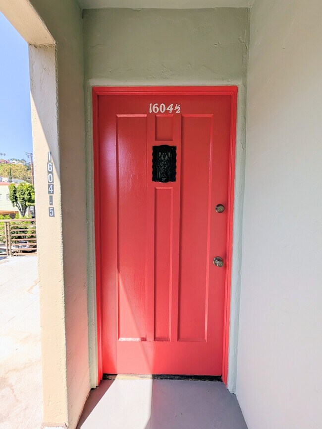 Foto del edificio - 1604 Silver Lake Blvd