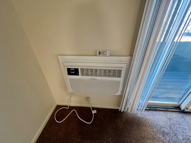 Foto del edificio - Affordable Two Bedroom Now Ready!