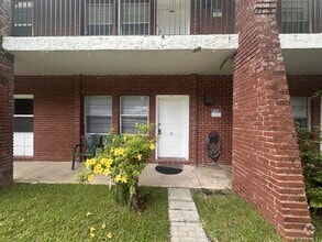 Building Photo - 1315 SE Silver Springs Pl