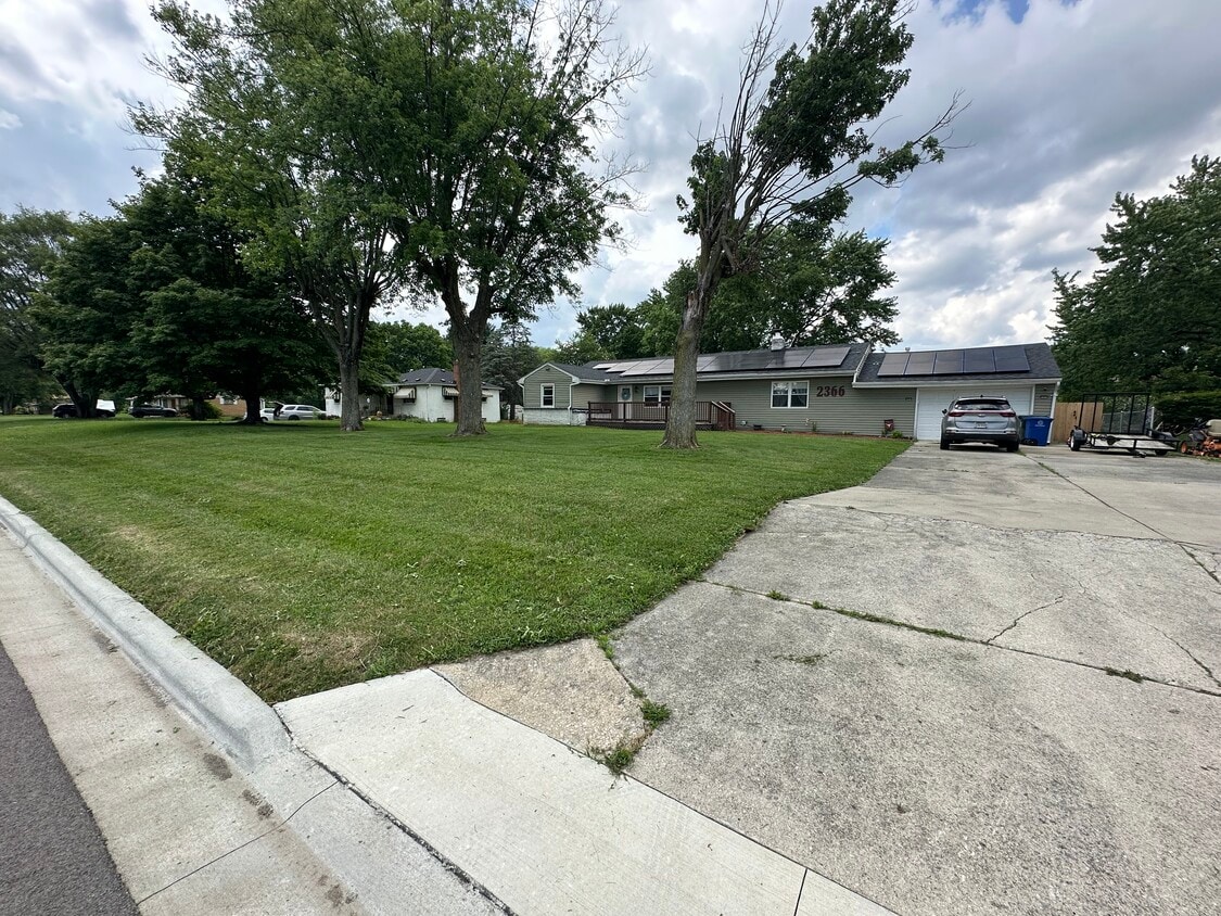 Building Photo - 2366 Koebel Rd