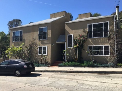 Primary Photo - 2585 N Beachwood Dr
