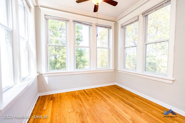 Foto del edificio - 2323 W Haddon Ave