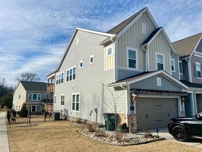Building Photo - 2503 Lydia Ave