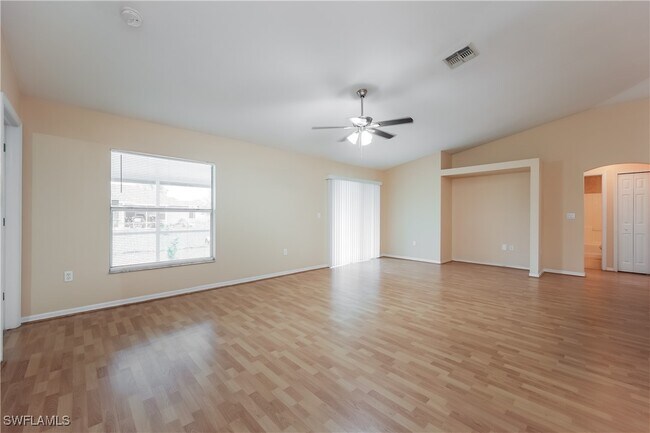 Foto del edificio - 1120 Cariston Ave
