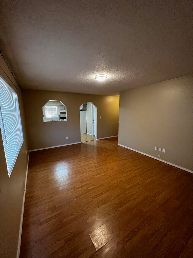 Foto del edificio - 337 Gorman Ave