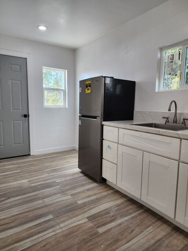 Building Photo - $750 Off 1St Months Rent!!Cute Cottage- 1BR/1BA-with Private Patio
