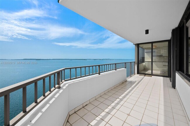 Building Photo - 520 Brickell Key Dr