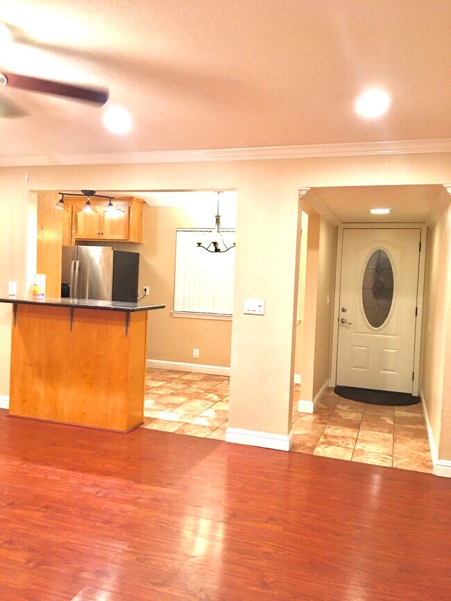 Building Photo - 4652 Snead Dr
