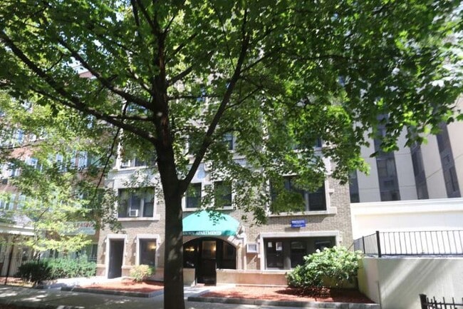 Building Photo - 1314 N Dearborn St