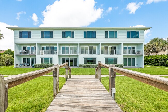 Building Photo - 1321 S Miramar Ave
