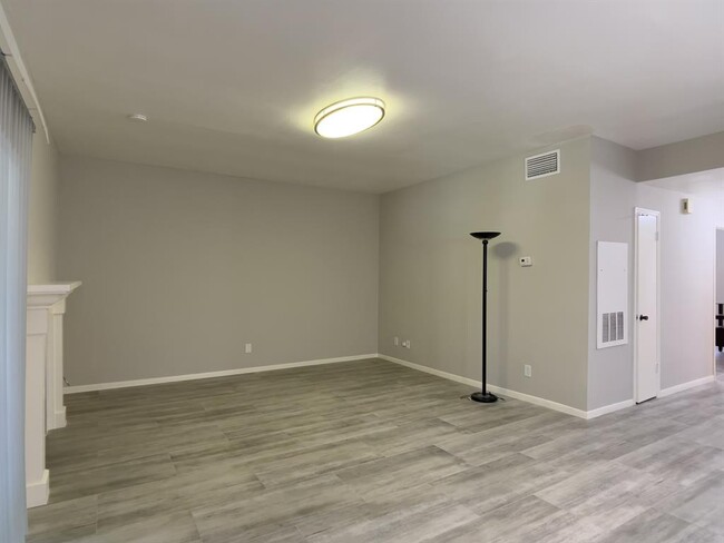 Building Photo - 6500 Harbor Town Dr