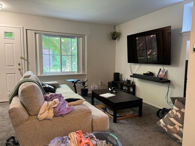 Building Photo - 549 Longshore Dr