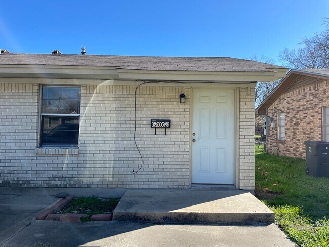Building Photo - 1508 N WS Young Dr