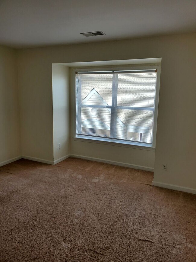 Building Photo - Lantana Condominiums