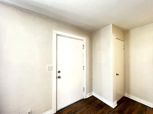 Foto del edificio - 2705 W Agate St