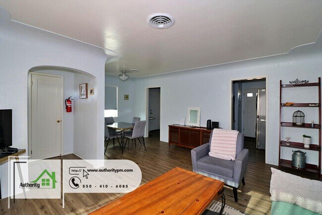 Foto del edificio - 918 Placer St - EV Charger, Pets Considered