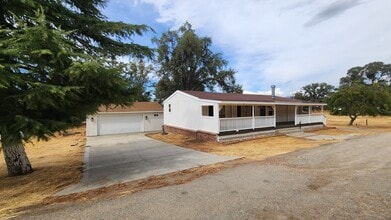 Building Photo - 18400 Pellisier Rd