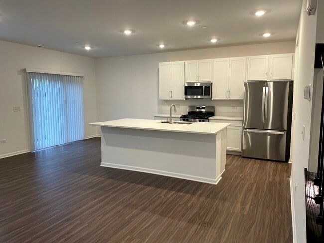 Building Photo - 472 Carpathian Dr