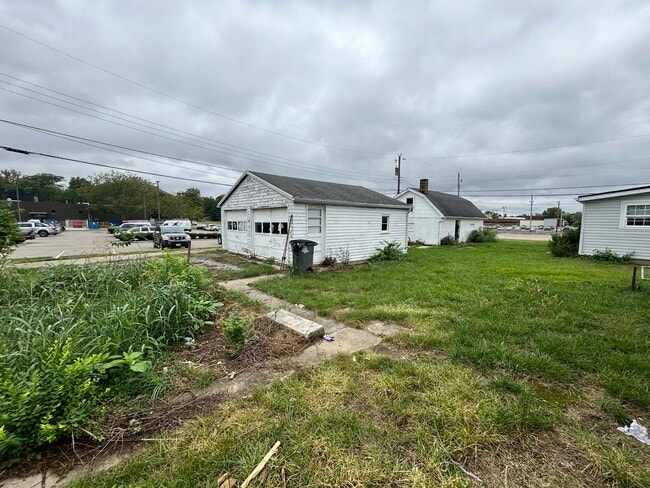 Building Photo - 908 Garfield Ave