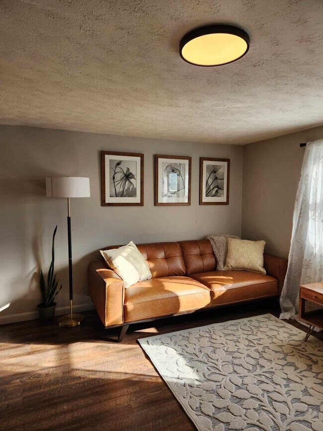 Foto del edificio - 355 E Main St