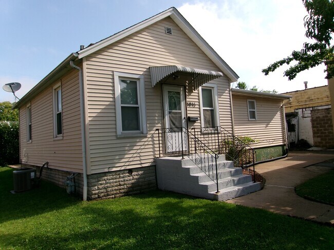 Building Photo - 1015 8th St