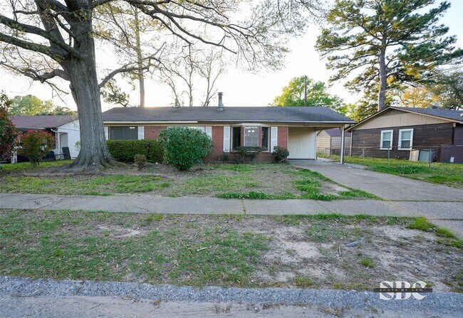 Foto del edificio - BIG HOME IN GARDEN VALLEY AREA OF SHREVEPORT
