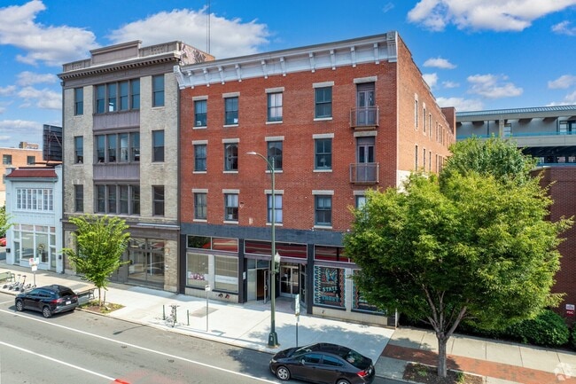 Building Photo - 1318 W Broad St