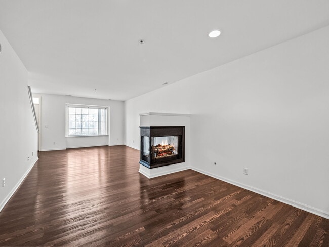 Building Photo - 3094 Camden Dr