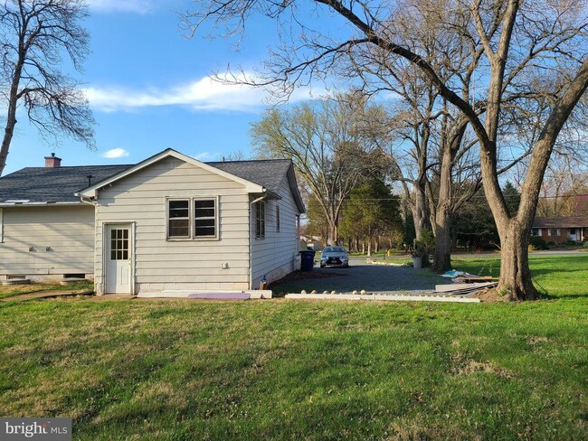 Building Photo - 9017 Yorkshire Ln