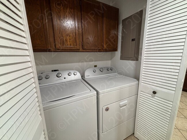 Building Photo - Beautifully Renovated 3 Bedroom Home in Royal Ridge