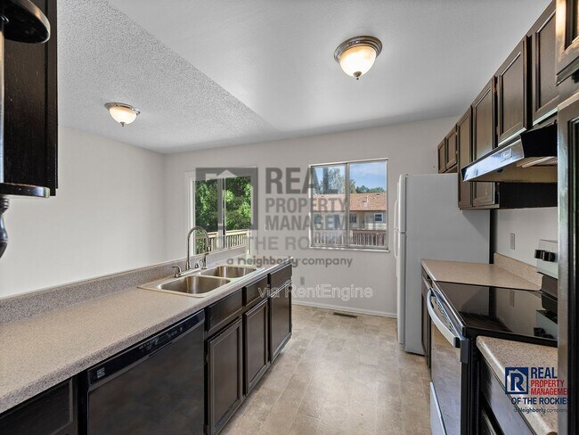 Foto del edificio - 412 Towhee St