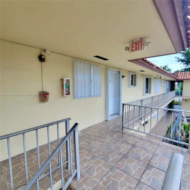 Building Photo - 8701 SW 12th St