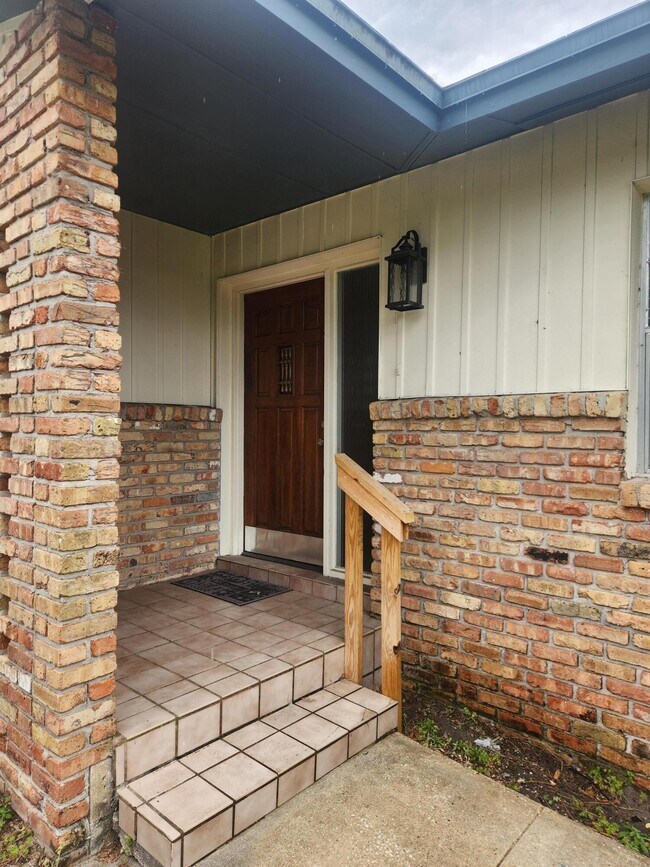 Building Photo - 430 Highland Terrace