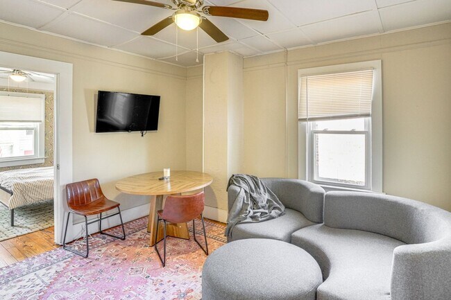 Foto del edificio - 2 Bedroom 1 Bath in Downtown Hudson