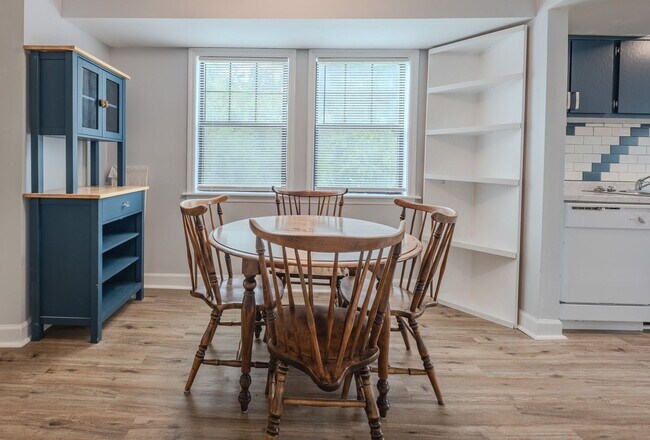 Foto del edificio - ***HALF OFF 1st Months Rent If Leased by 8/1/2026*** Fully Furnished 2BR/2.5BA Townhome Near UGA ...