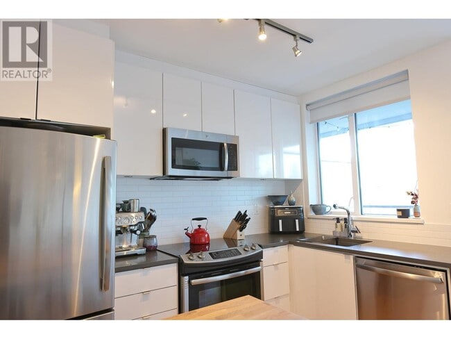 Photo du bâtiment - 289-289 E 6th Ave