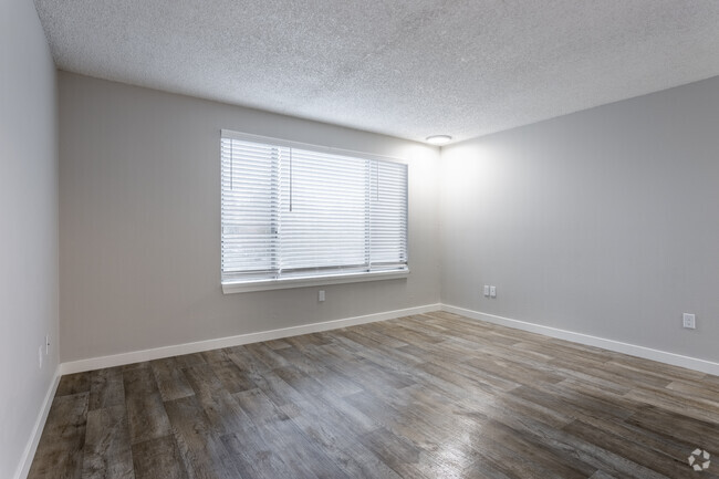 1HAB, 1BA - 750 ft² - Somerset Terrace