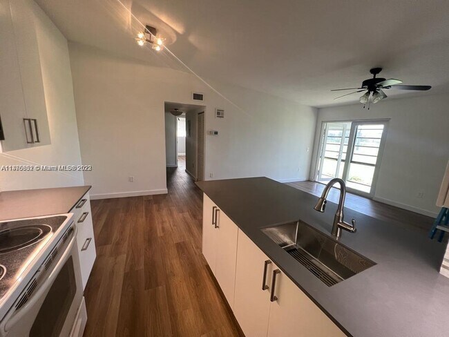 Building Photo - 9727 Hammocks Blvd